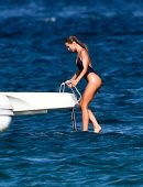 Kimberley-Garner-in-Black-Swimsuit-469