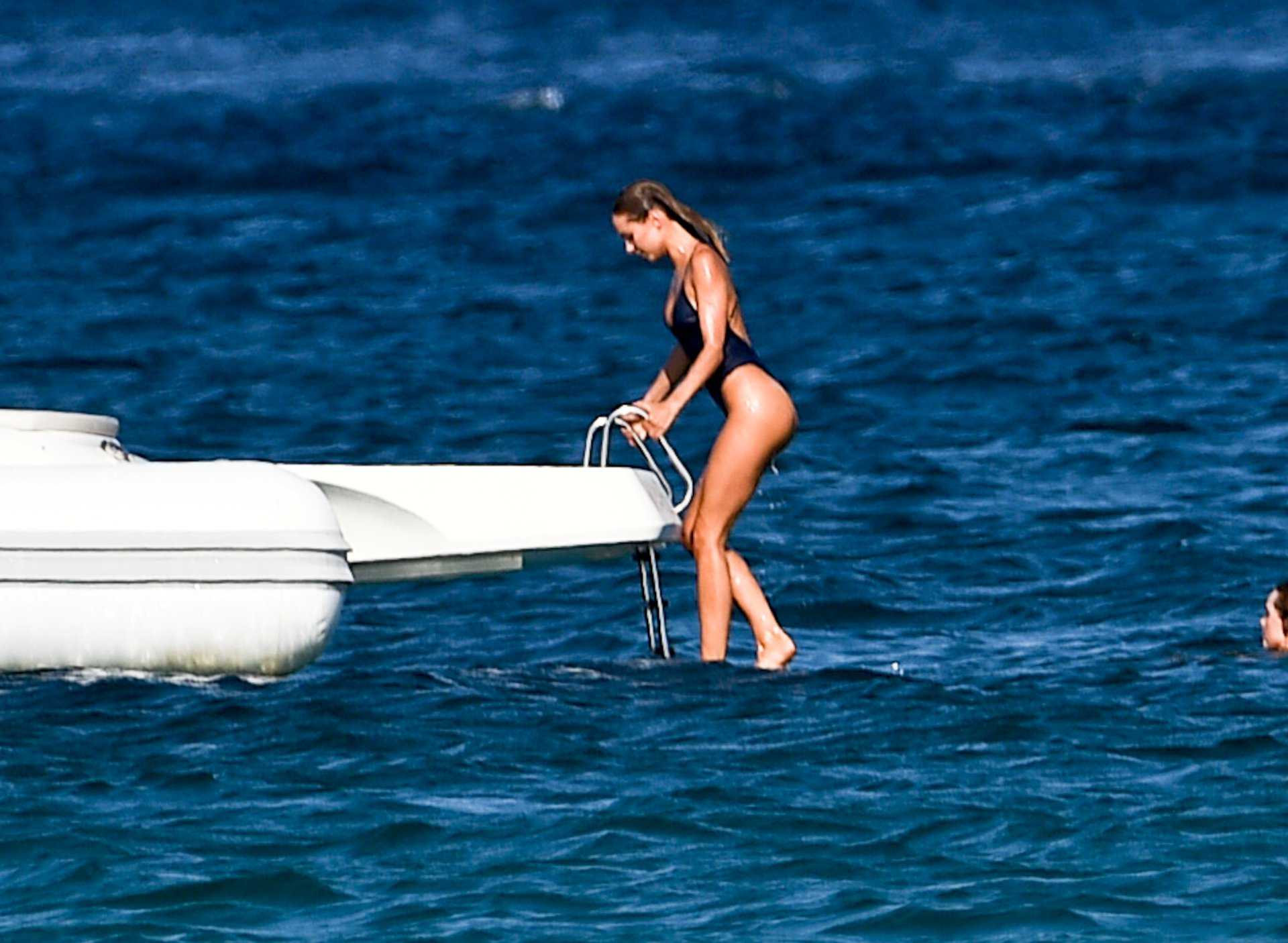 Kimberley-Garner-in-Black-Swimsuit-469