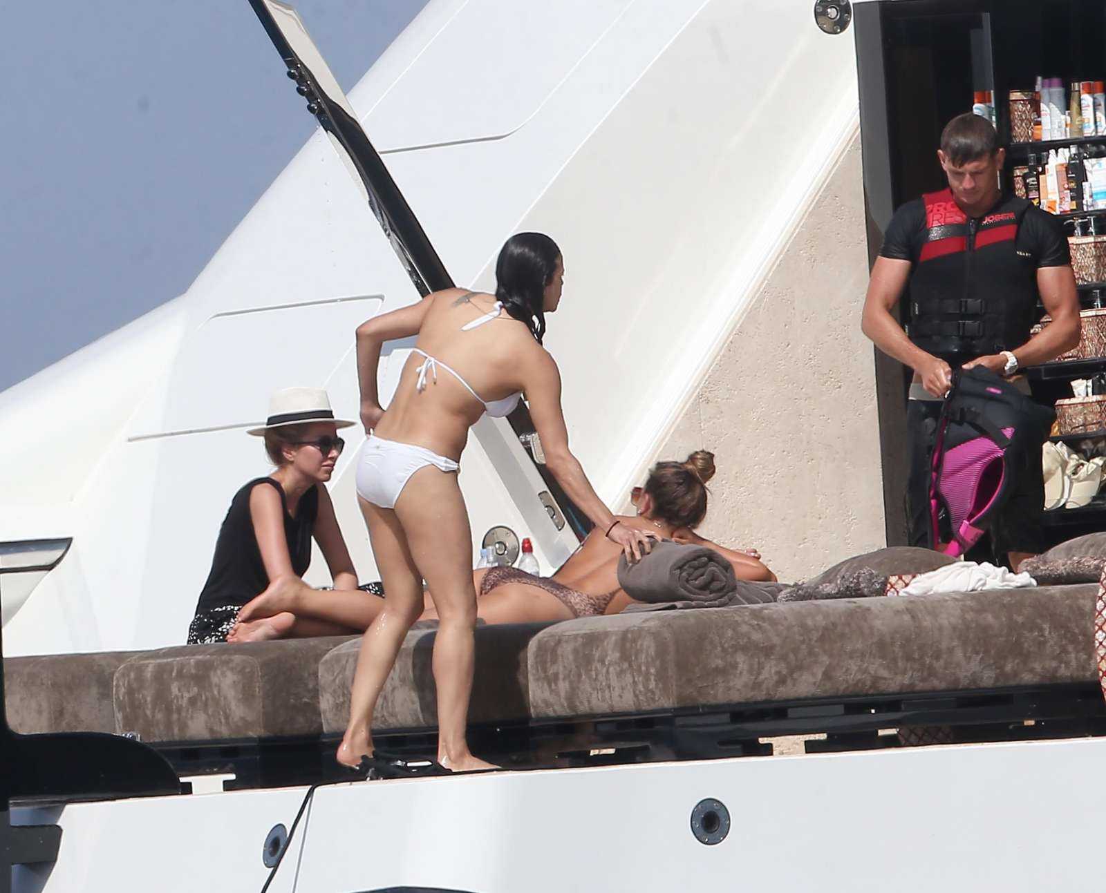 Michelle-Rodriguez-in-Bikini-202