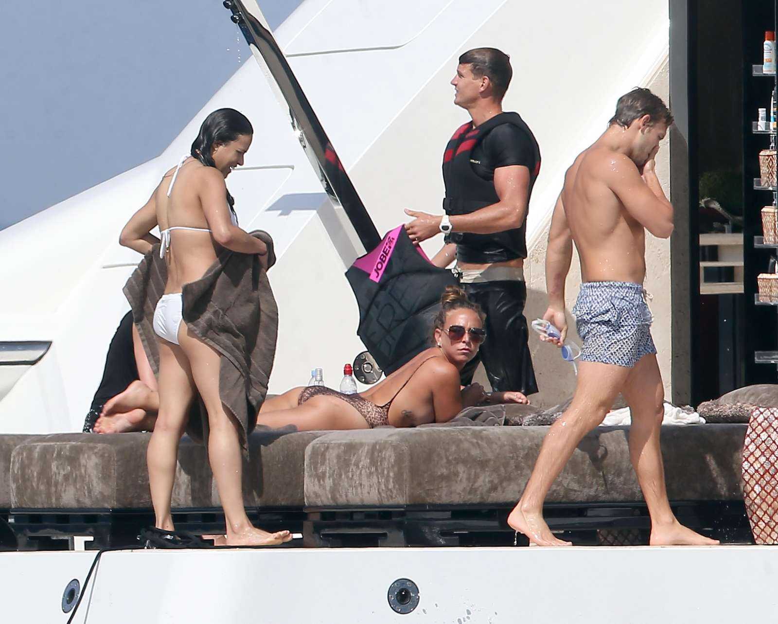 Michelle-Rodriguez-in-Bikini-206