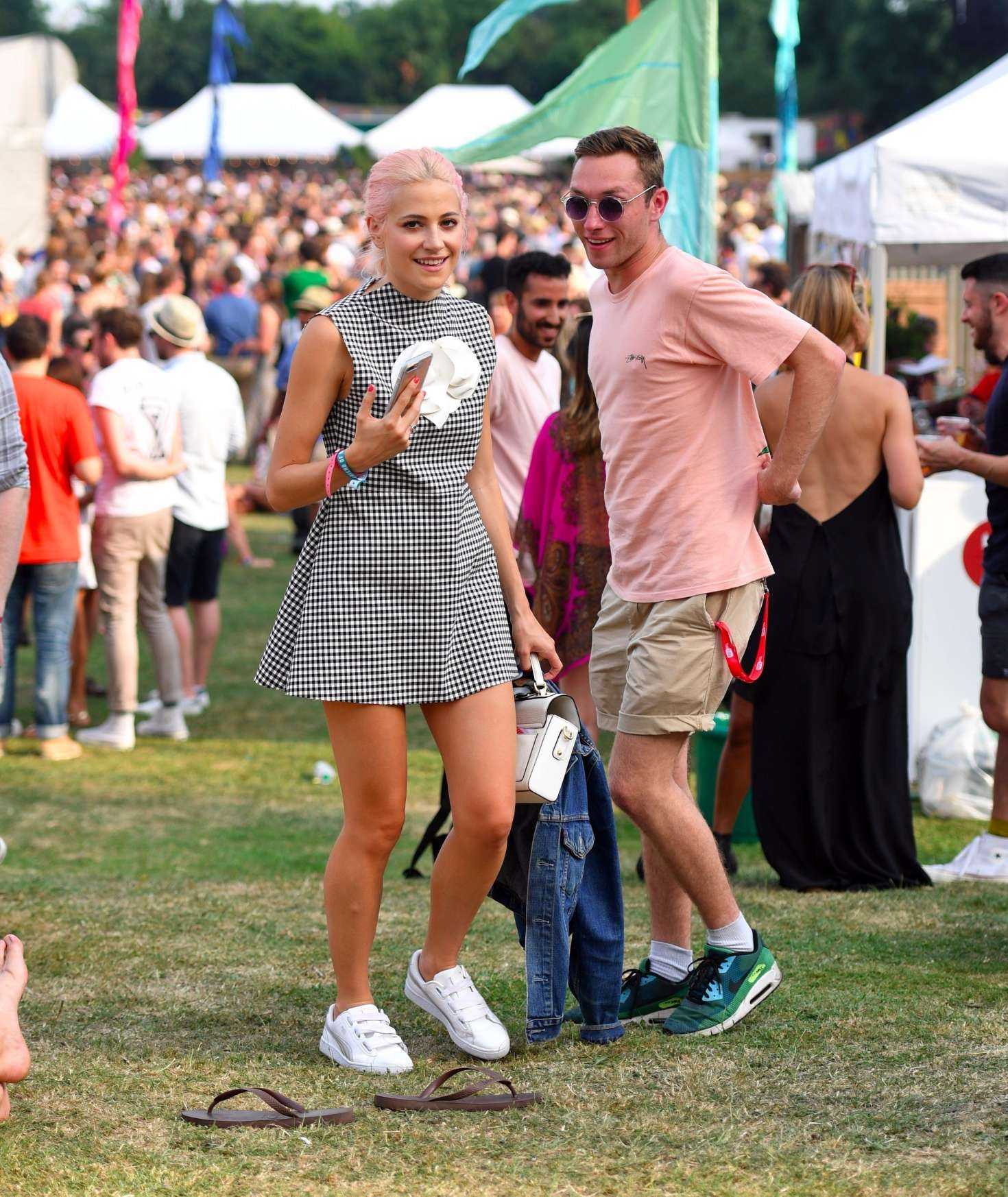 Pixie-Lott-Arrive-at-House-Festival-in-London-1