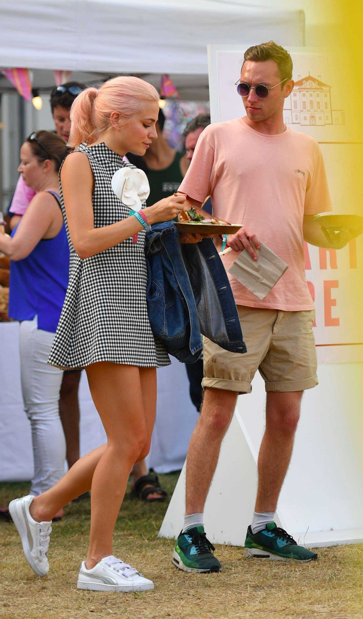 Pixie-Lott-Arrive-at-House-Festival-in-London-5