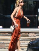 Sarah-Hyland-Out-and-About-in-Studio-City-1
