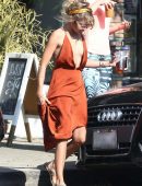 Sarah-Hyland-Out-and-About-in-Studio-City-5