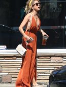 Sarah-Hyland-Out-and-About-in-Studio-City-7
