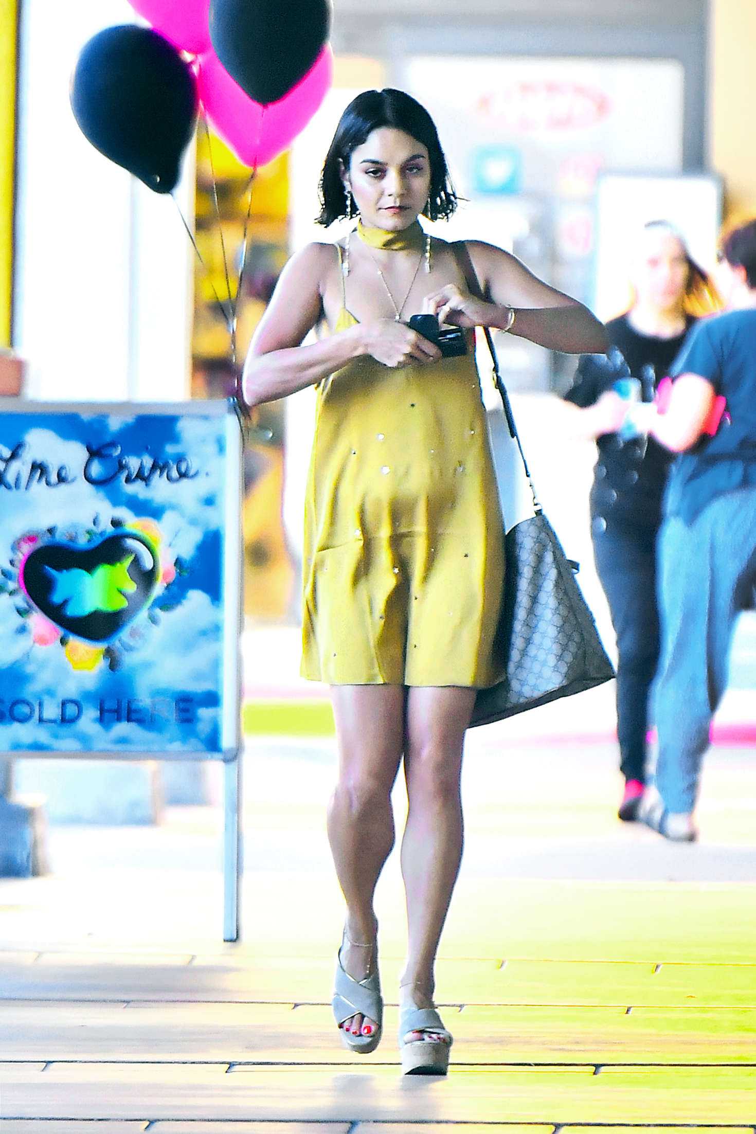 Vanessa-Hudgens-Leggy-122