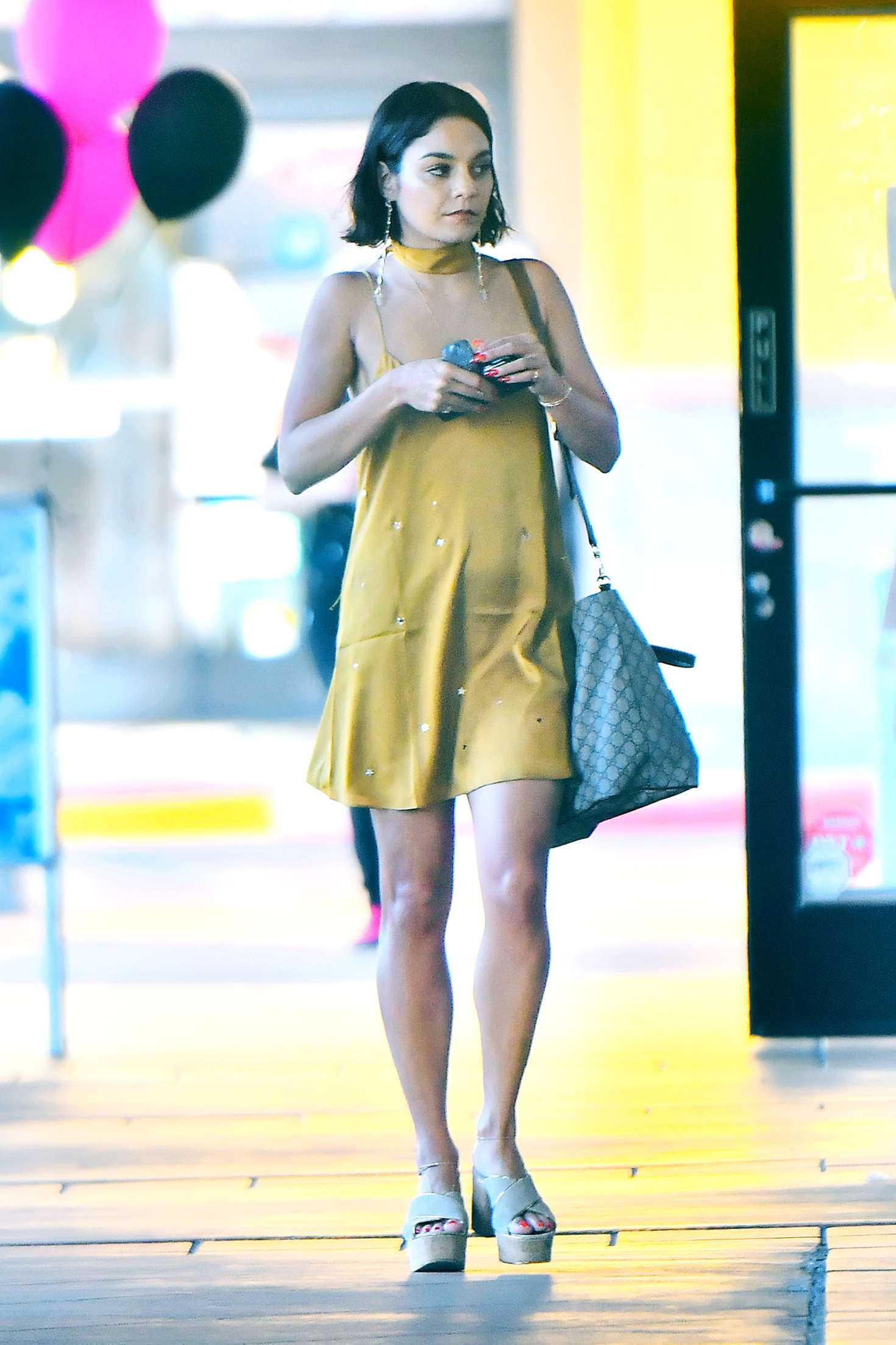 Vanessa-Hudgens-Leggy-124