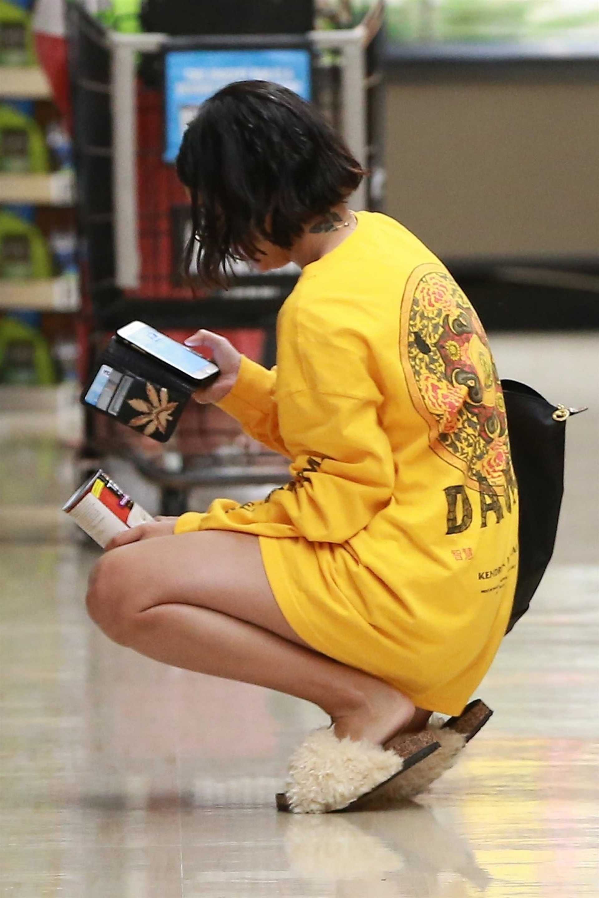 Vanessa-Hudgens-Leggy-468