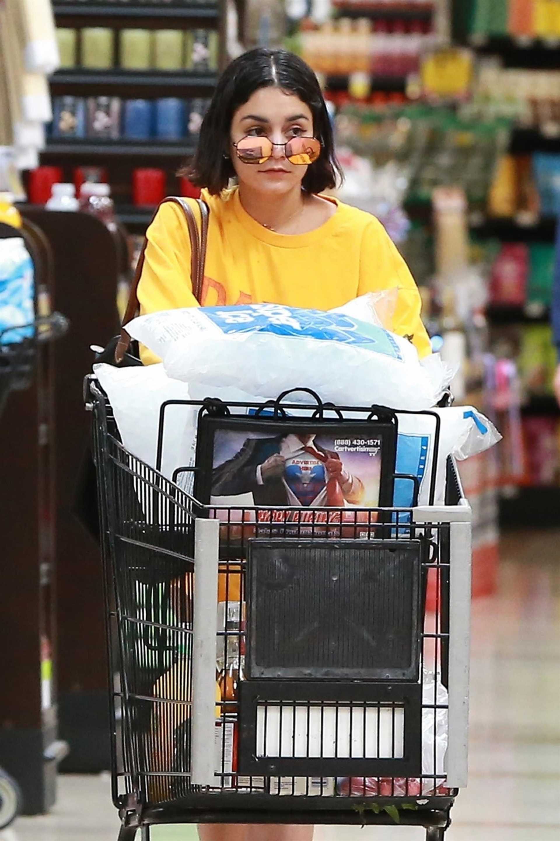 Vanessa-Hudgens-Leggy-471