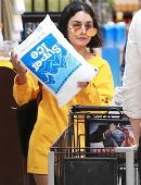 Vanessa-Hudgens-Leggy-474