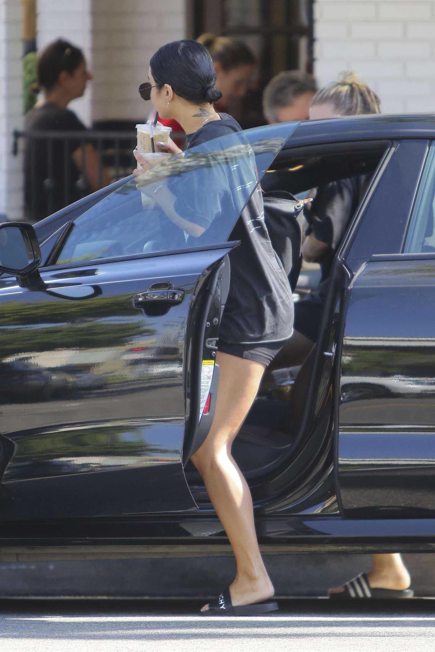 Vanessa-Hudgens-Leggy-566