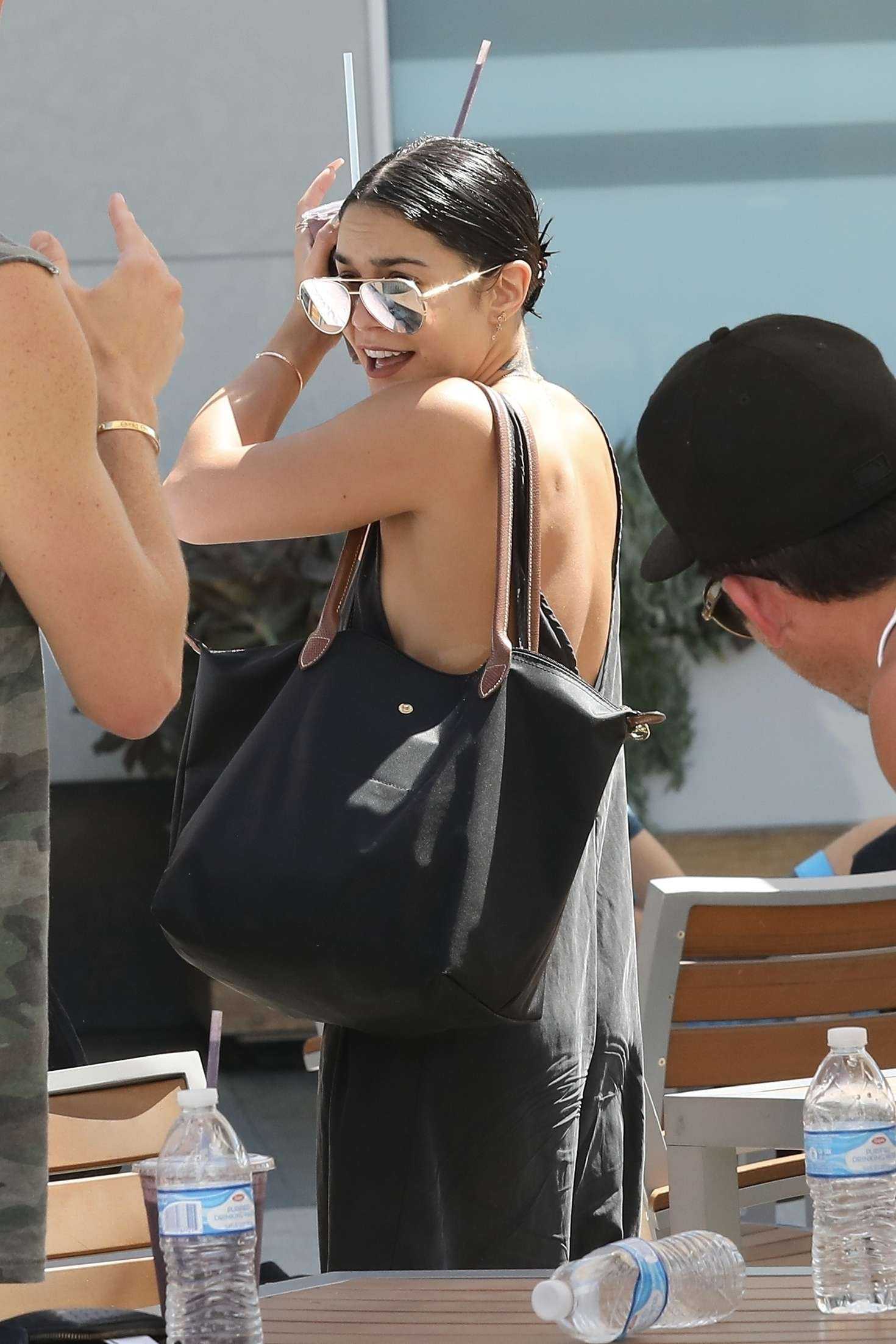 Vanessa-Hudgens-Sideboob-703