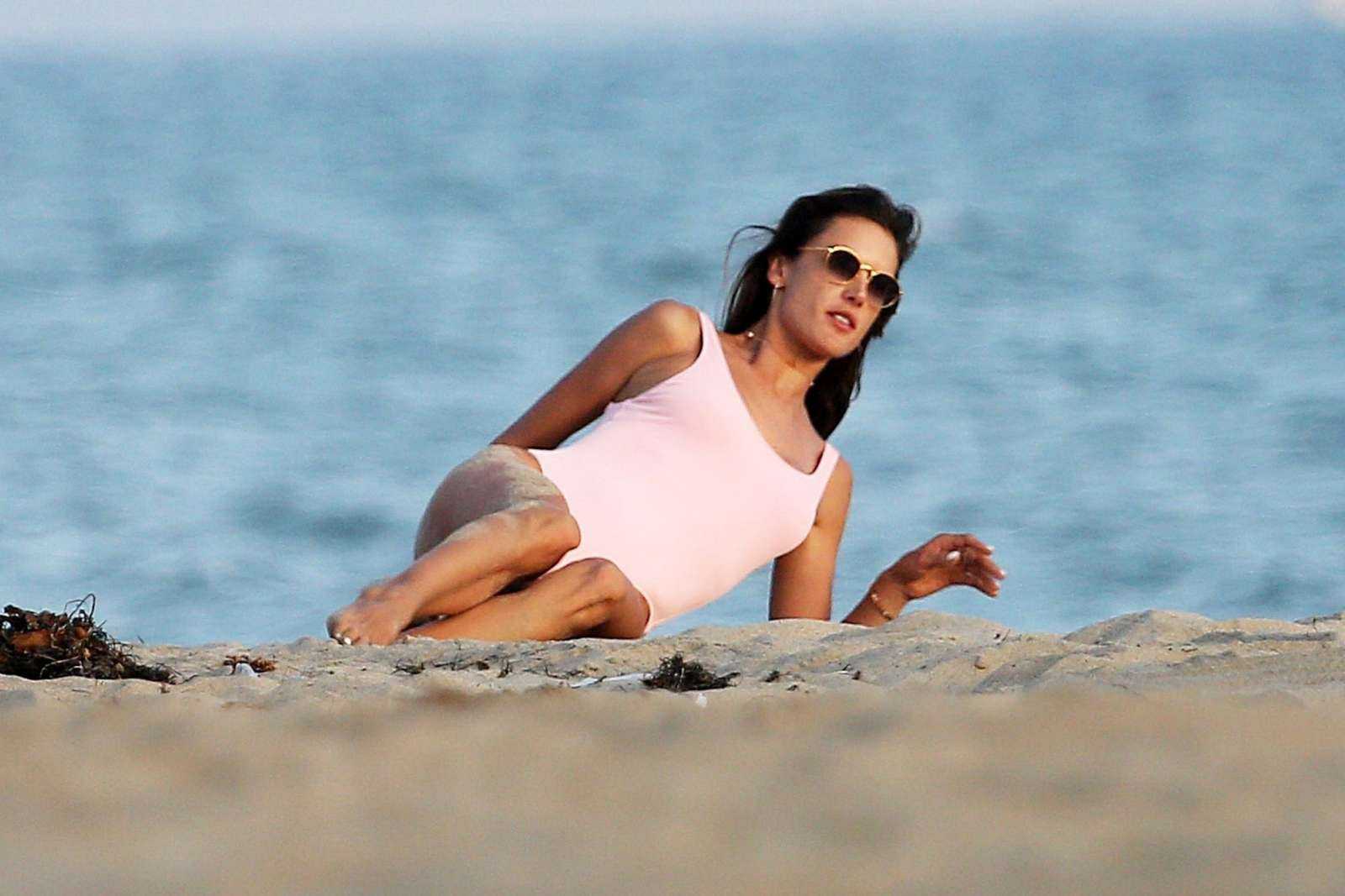 Alessandra-Ambrosio-in-Pink-Swimsuit-10
