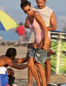 Alessandra-Ambrosio-in-Pink-Swimsuit-16