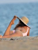 Alessandra-Ambrosio-in-Pink-Swimsuit-19