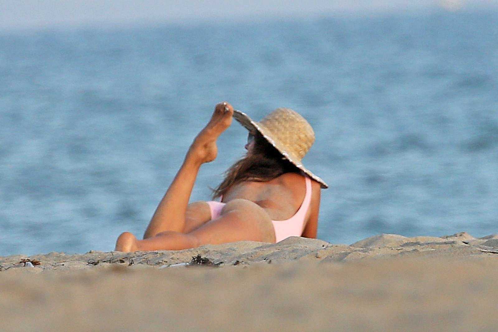 Alessandra-Ambrosio-in-Pink-Swimsuit-19