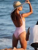 Alessandra-Ambrosio-in-Pink-Swimsuit-9