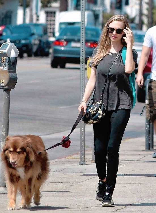Amanda Seyfried Pokies, walking her Dog in LA
