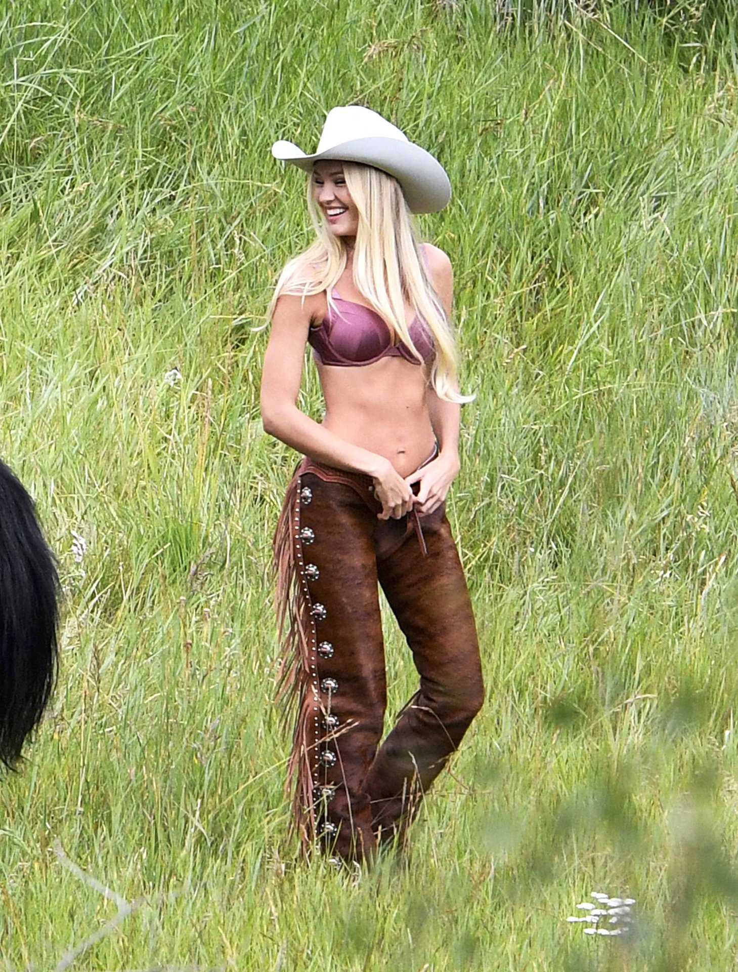 Candice-Swanepoel-Booty-303