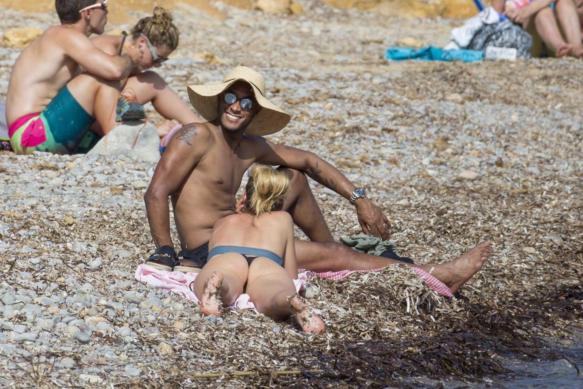 Doutzen-Kroes-Booty-in-Bikini-306
