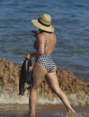 Hilary Duff Ass in Swimsuit in Hawaii