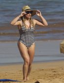 Hilary-Duff-Ass-in-Swimsuit-2