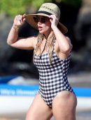 Hilary-Duff-Ass-in-Swimsuit-7