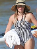 Hilary-Duff-Booty-in-Swimsuit-58