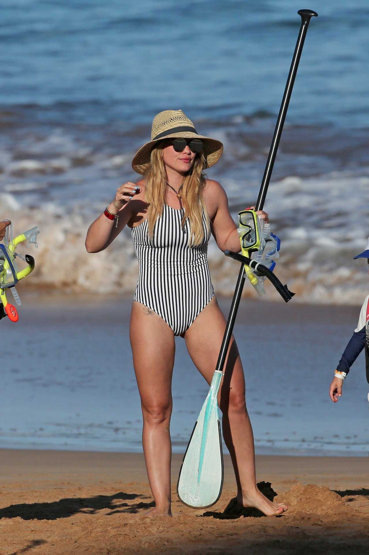 Hilary-Duff-Booty-in-Swimsuit-62