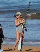Hilary-Duff-Booty-in-Swimsuit-65