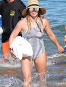 Hilary-Duff-Booty-in-Swimsuit-66