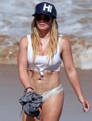 Hilary-Duff-in-Bikini-102