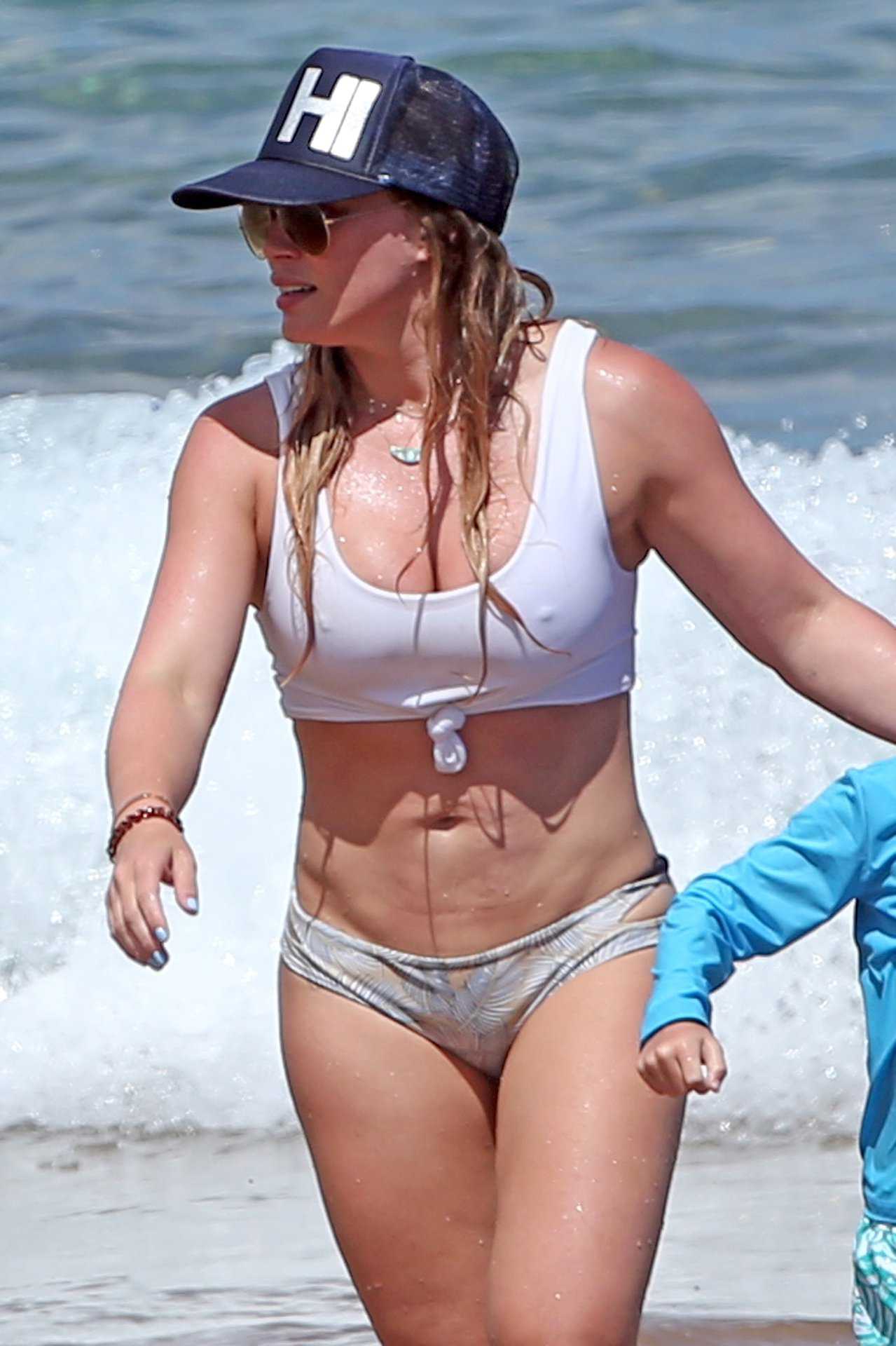 Hilary-Duff-in-Bikini-103