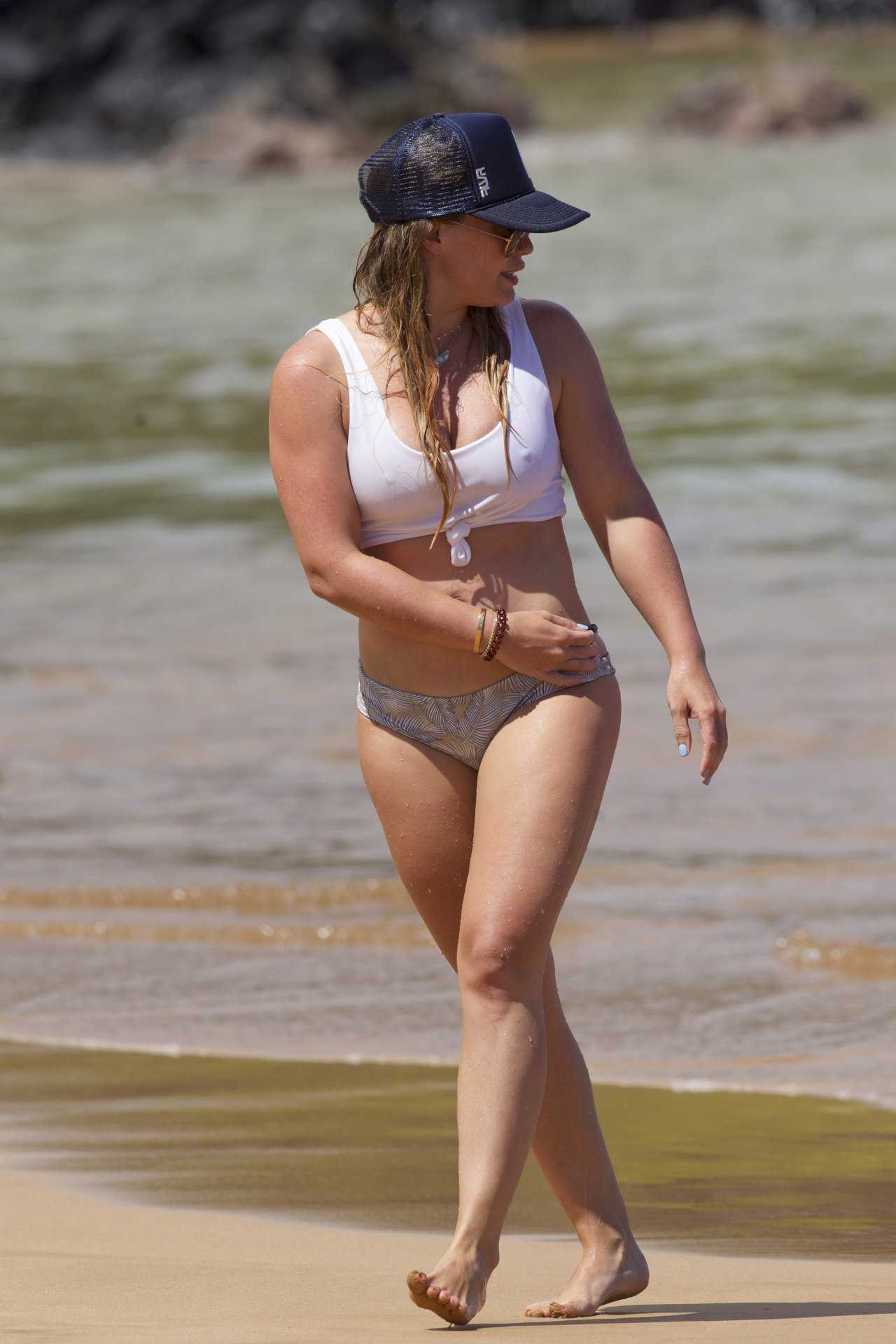 Hilary Duff – Bikini Candids in Maui
