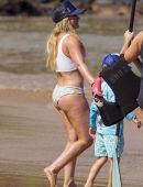Hilary-Duff-in-Bikini-109