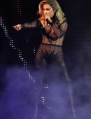 Lady-Gaga-on-Joanne-World-Tour-10