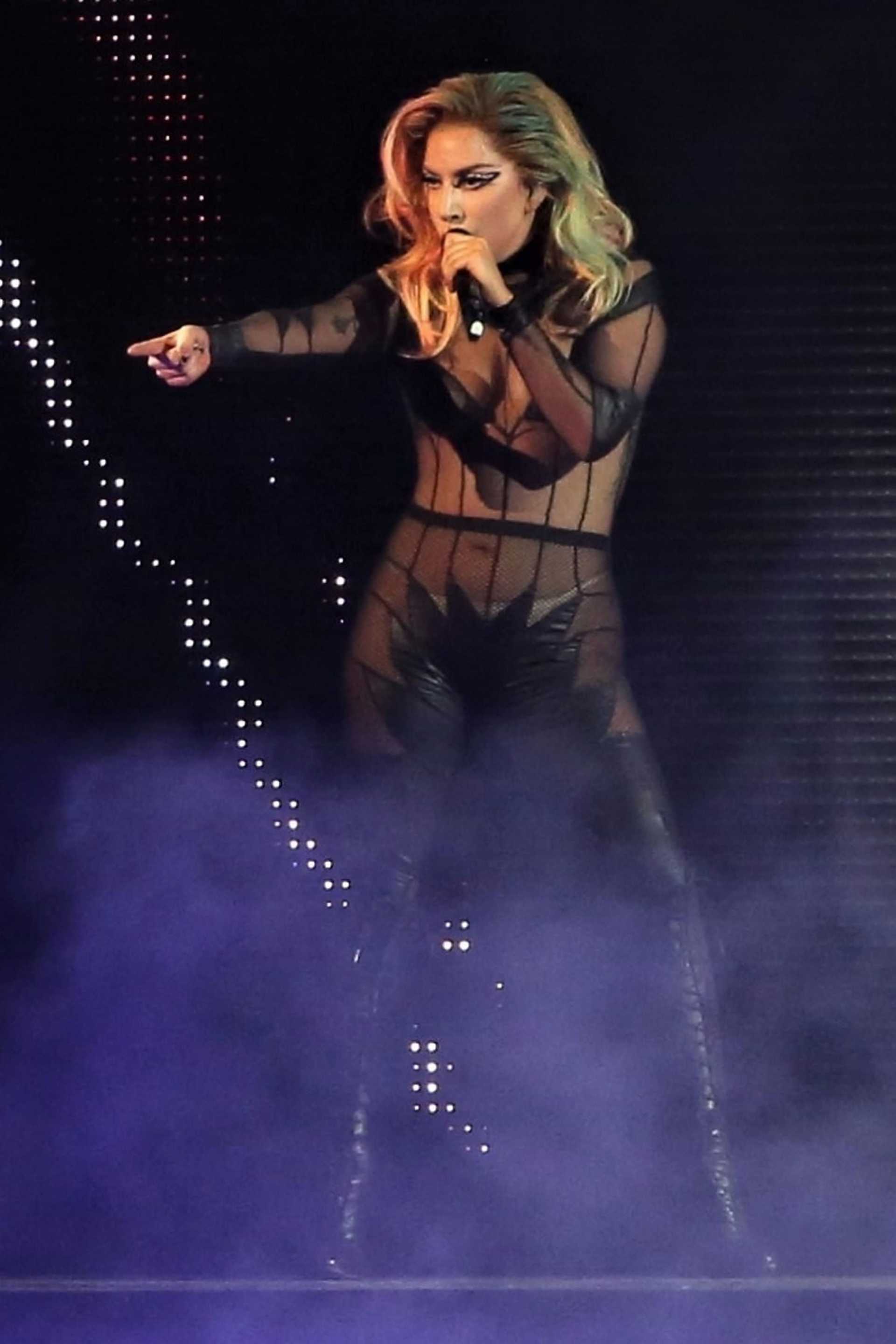 Lady-Gaga-on-Joanne-World-Tour-10