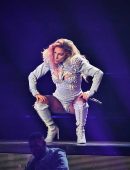 Lady-Gaga-on-Joanne-World-Tour-11