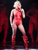 Lady-Gaga-on-Joanne-World-Tour-12
