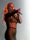 Lady-Gaga-on-Joanne-World-Tour-17