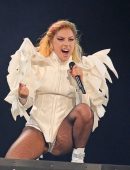 Lady-Gaga-on-Joanne-World-Tour-2