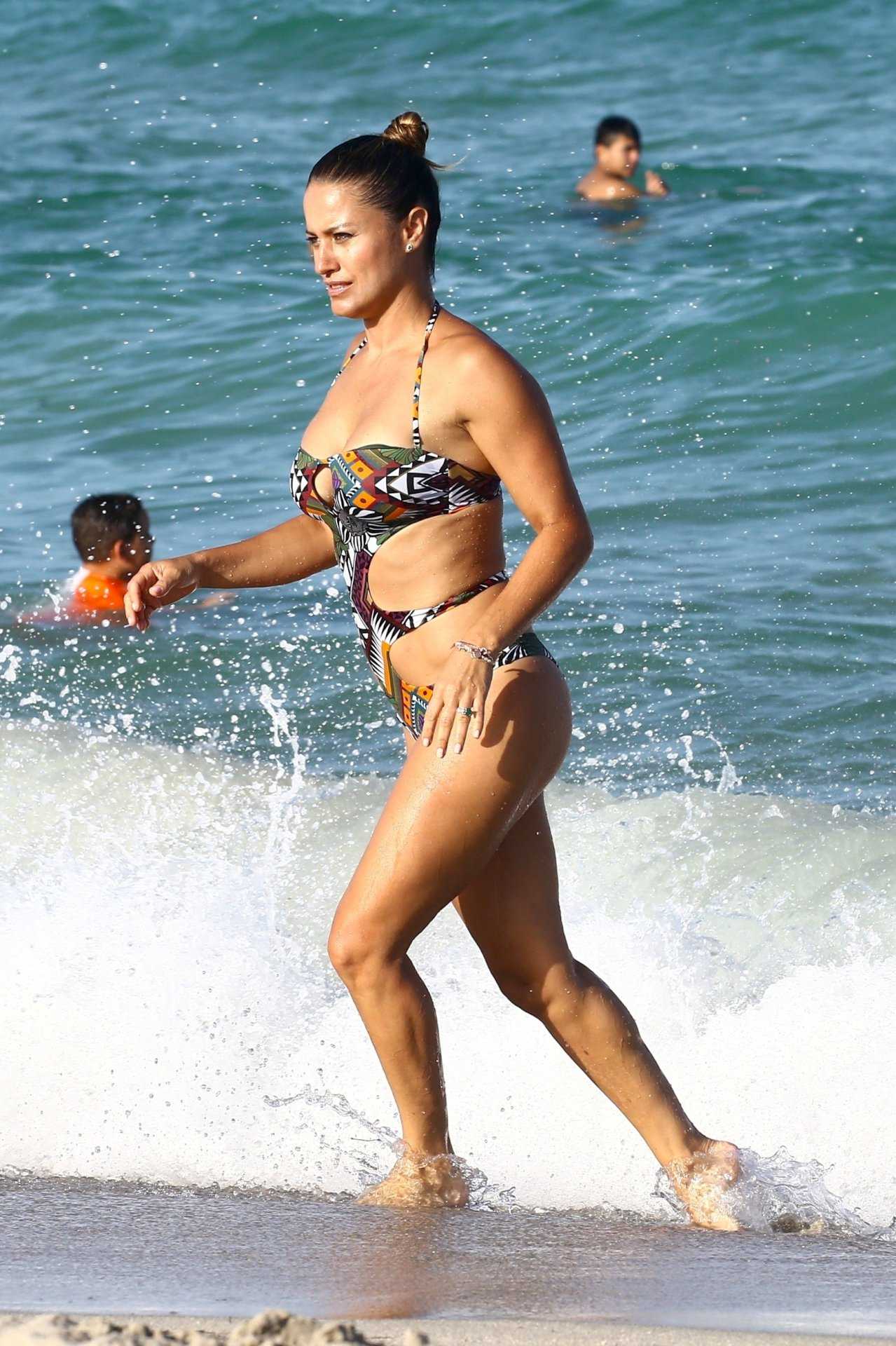 Lola-Ponce-in-Bikini-7