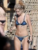 Lottie-Moss-6