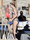 Lottie-Moss-7