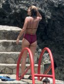 Rita-Ora-in-Bikini-in-Jamaica-15