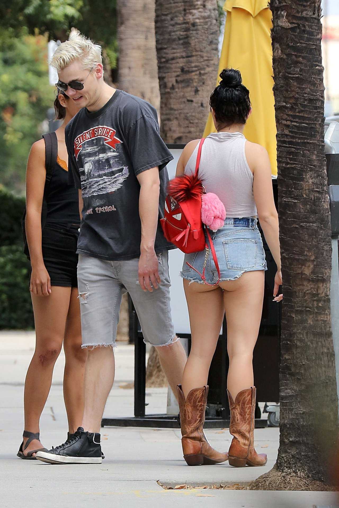 Ariel-Winter-Booty-9