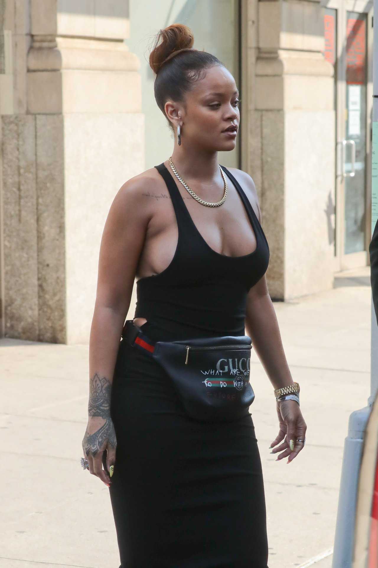 Rihanna-253