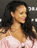 Rihanna-801