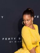 Rihanna-Braless-102