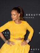Rihanna-Braless-105